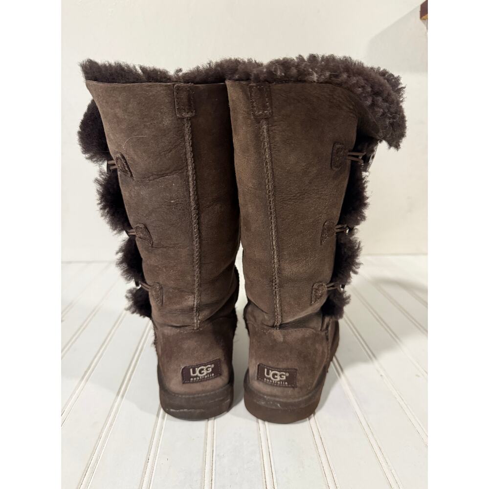 Women’s US 7 suede leather upper sheepskin lining, and blown rubber sole. - Picture 4 of 16
